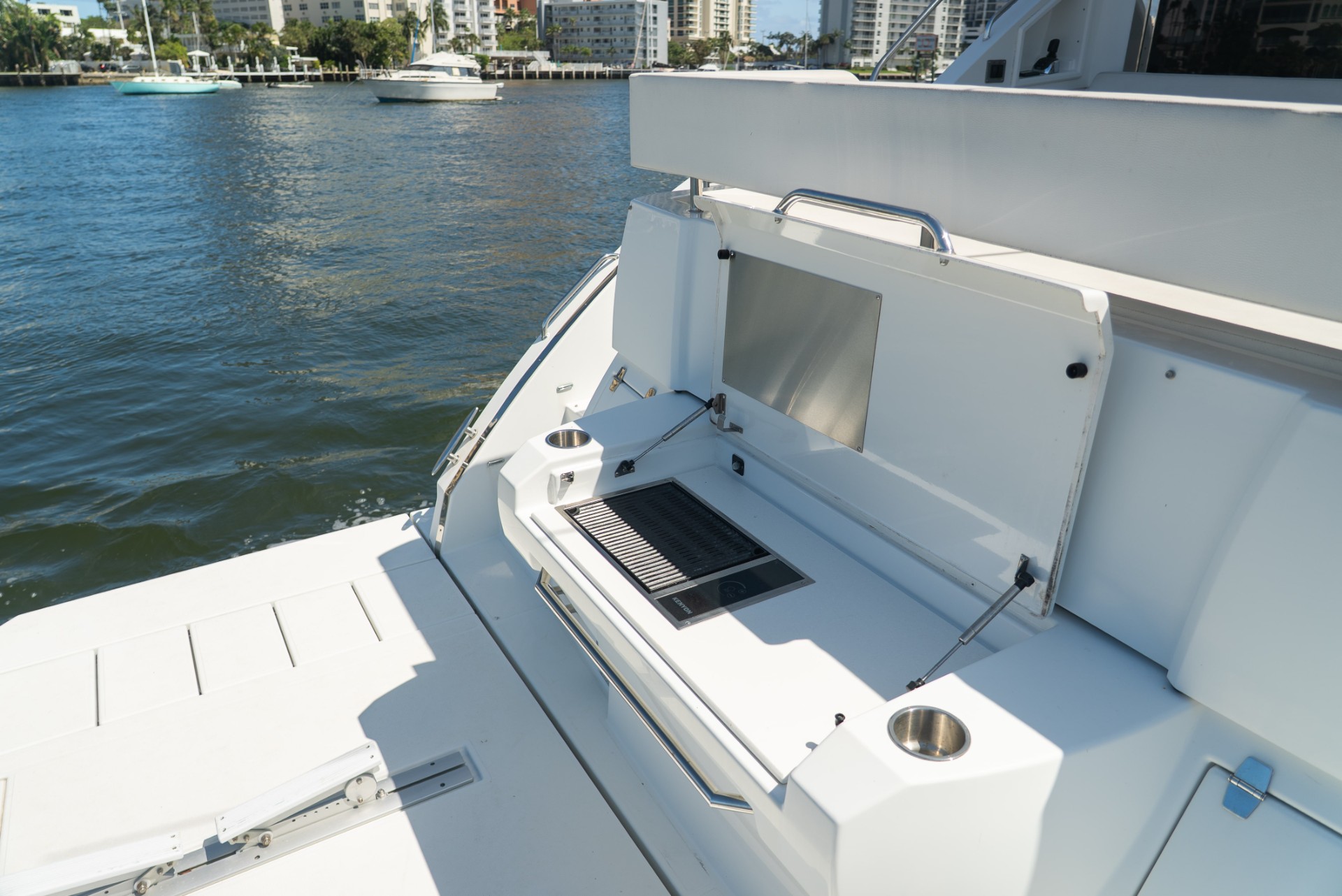Yacht Photo 10